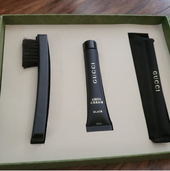 Gucci shoe cream and brush set - Picture 2 of 4